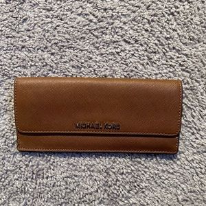 MICHAEL KORS large fold tan wallet